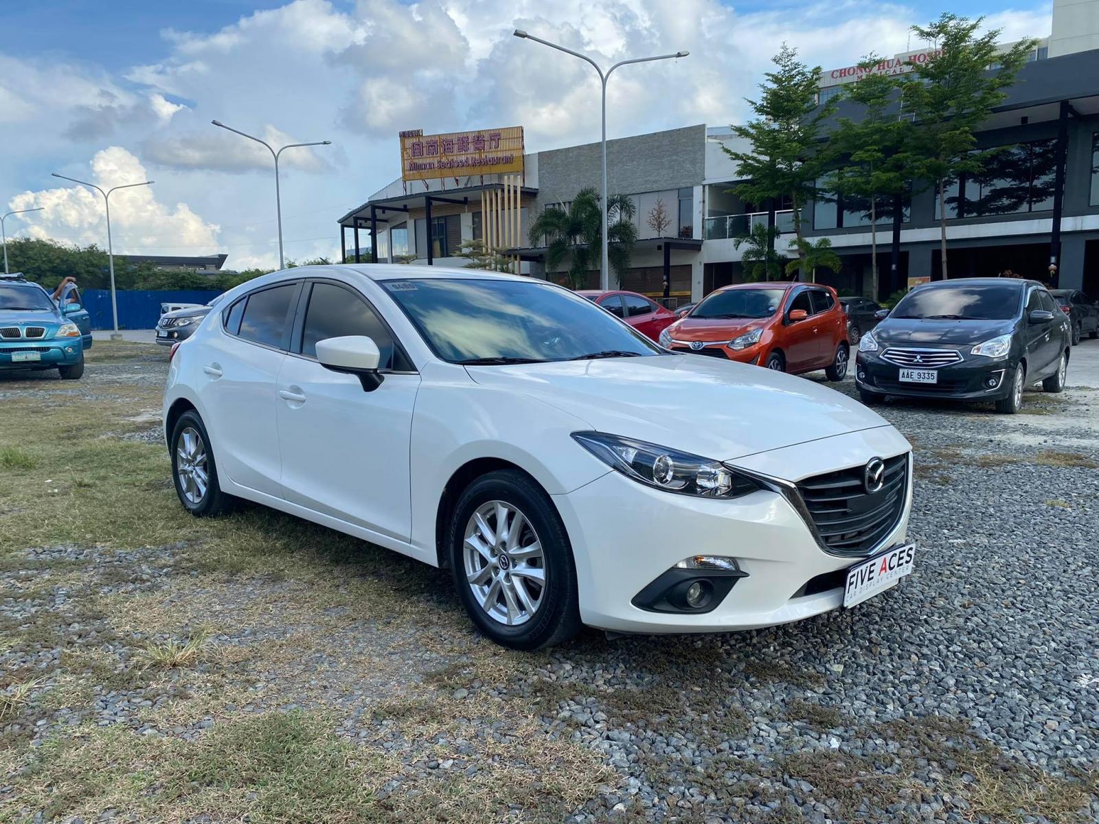 FOR SALE!!! White 2016 Mazda 3 SkyActiv V Hatchback affordable price 788389