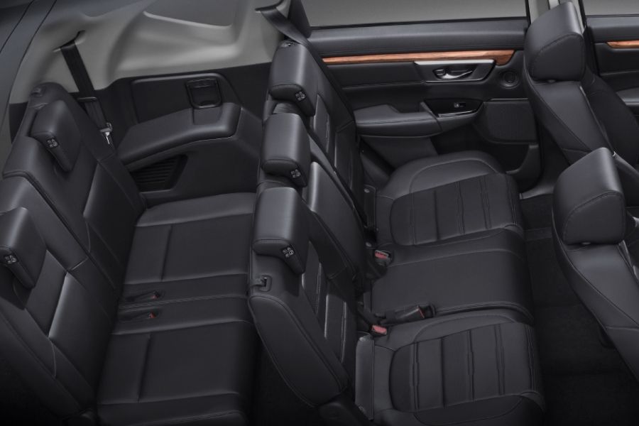 A picture of the interior of the 7-seater CR-V