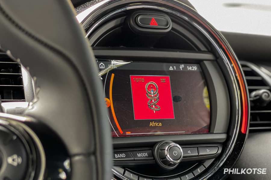 A picture of the Cooper S 5-Door's touchscreen