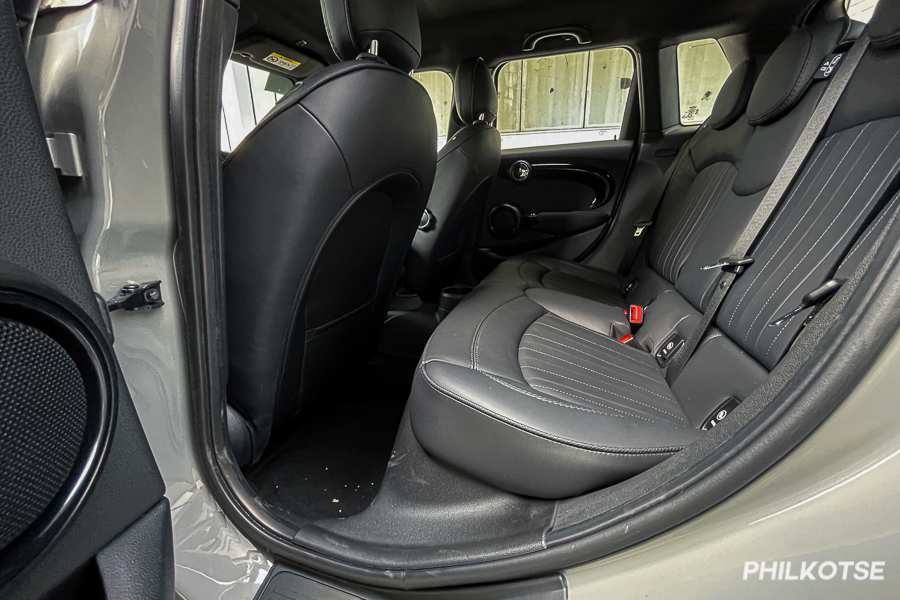 A picture of the Mini Cooper S 5-Door's rear seats