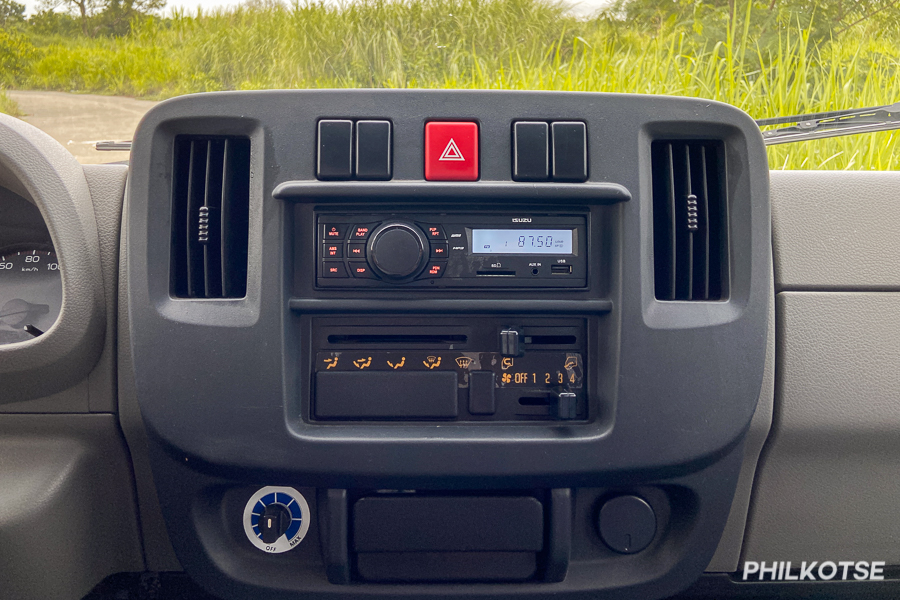 2021 Isuzu Traviz infotainment