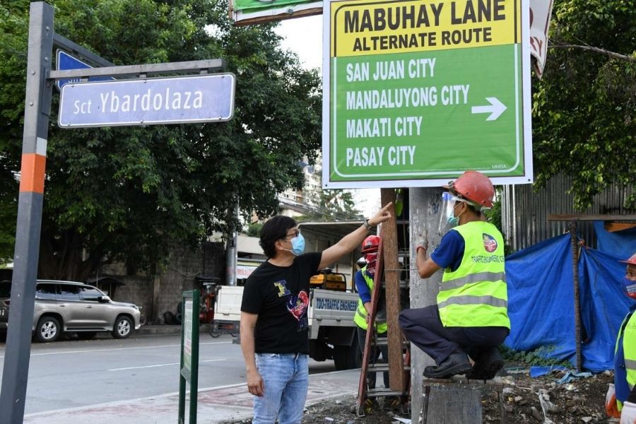 A picture of Benhur Abalos working on one of the Mabuhay lanes | Photo from PhilKotse