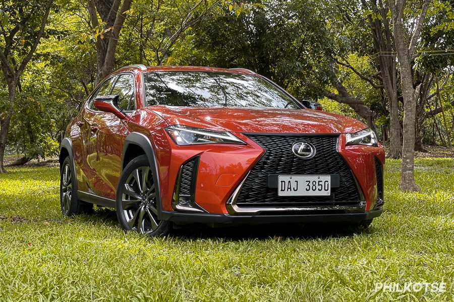 A picture of the front of the Lexus UX 200 highlighting the grille