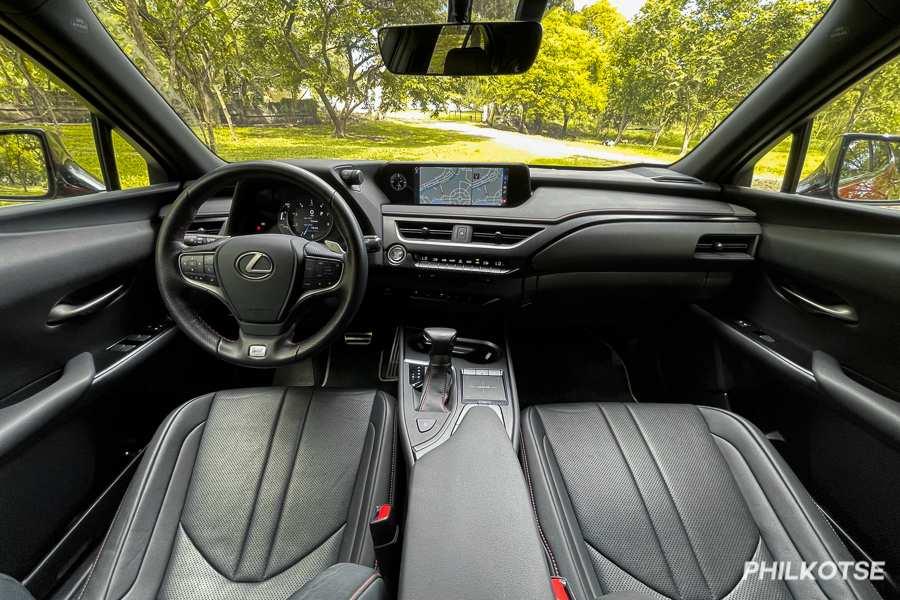 A picture of the Lexus UX 200's front cabin