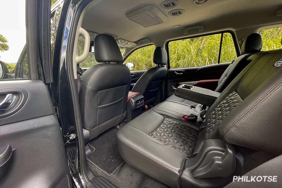 A picture of the Nissan Terra's second row seats