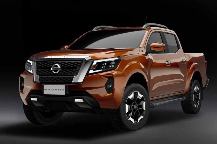 Nissan Navara front view