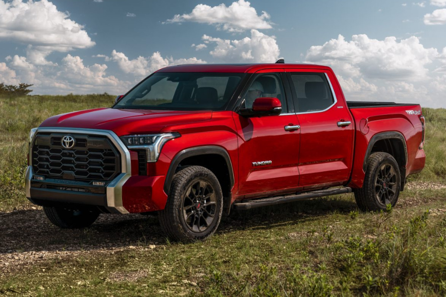 Toyota reveals 2022 Tundra with twin-turbo hybrid V6, more toys 