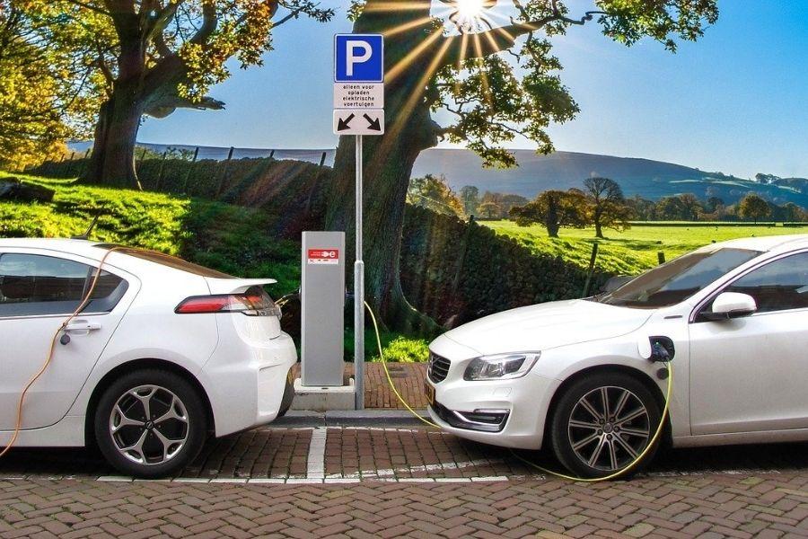 Government, private sectors key in accelerating EV adoption in PH