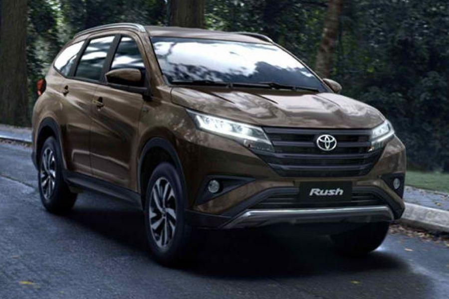 Toyota Rush front view