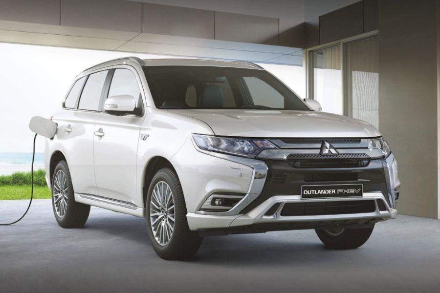 A picture of a Mitsubishi Outlander PHEV charging