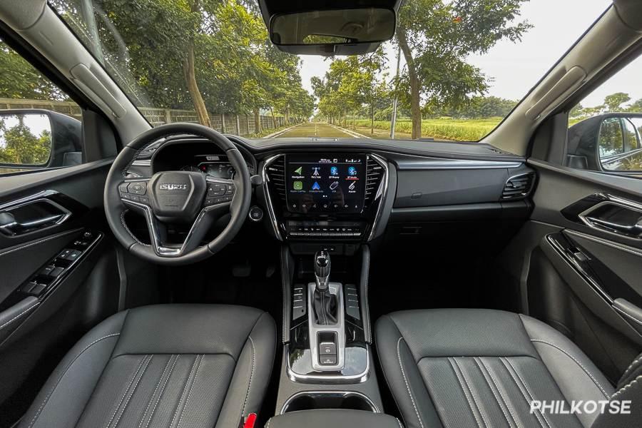 A picture of the 2022 Isuzu mu-X's front cabin