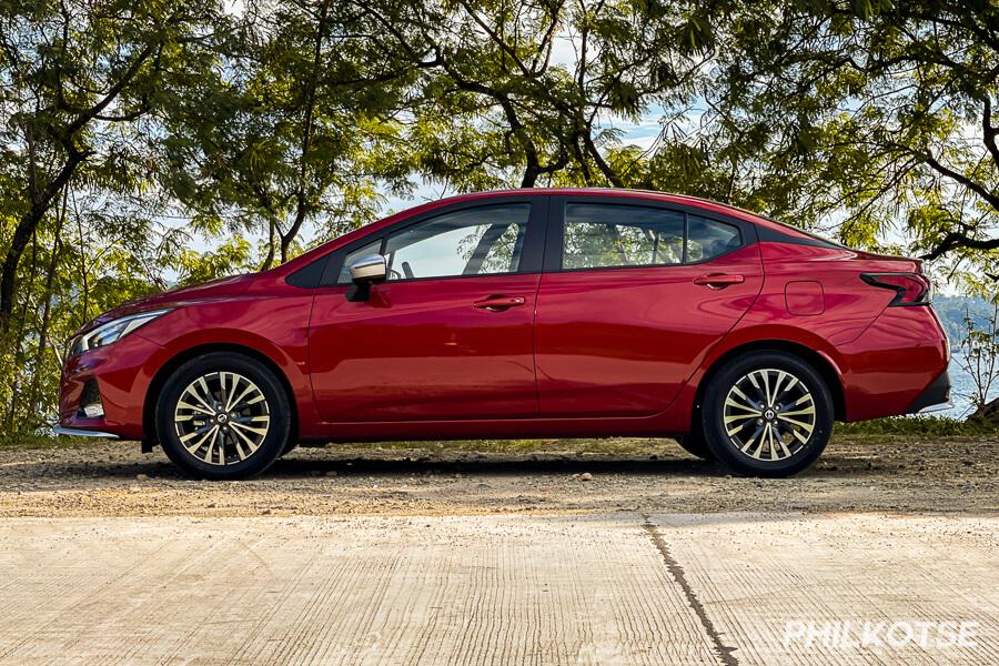 A picture of the side of the Nissan Almera