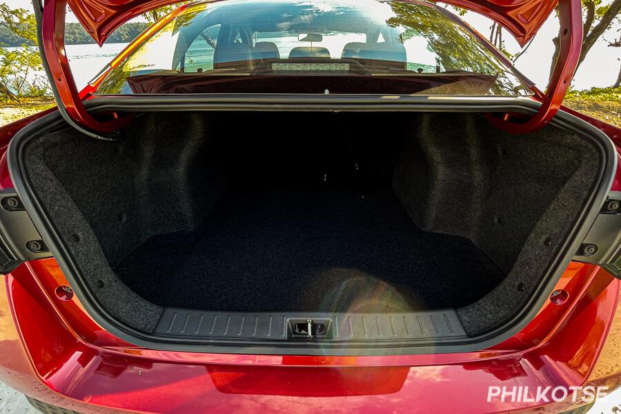 A picture of the Nissan Almera's trunk