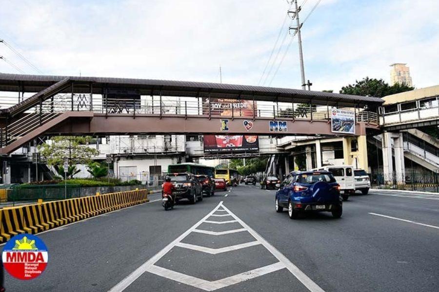 MMDA opens footbridge connecting MRT Buendia to new EDSA Busway