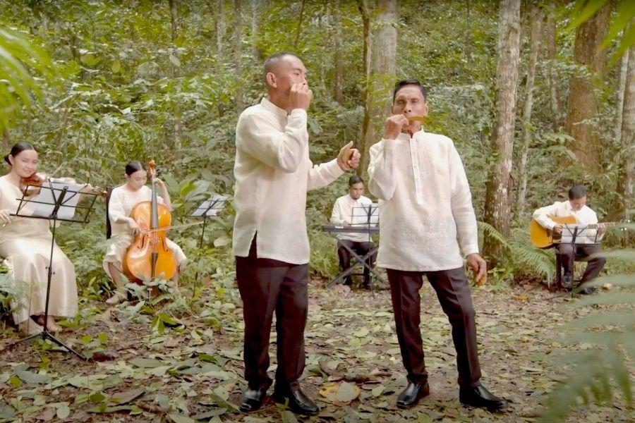 Nissan PH serenades you this Christmas with two leaf musicians