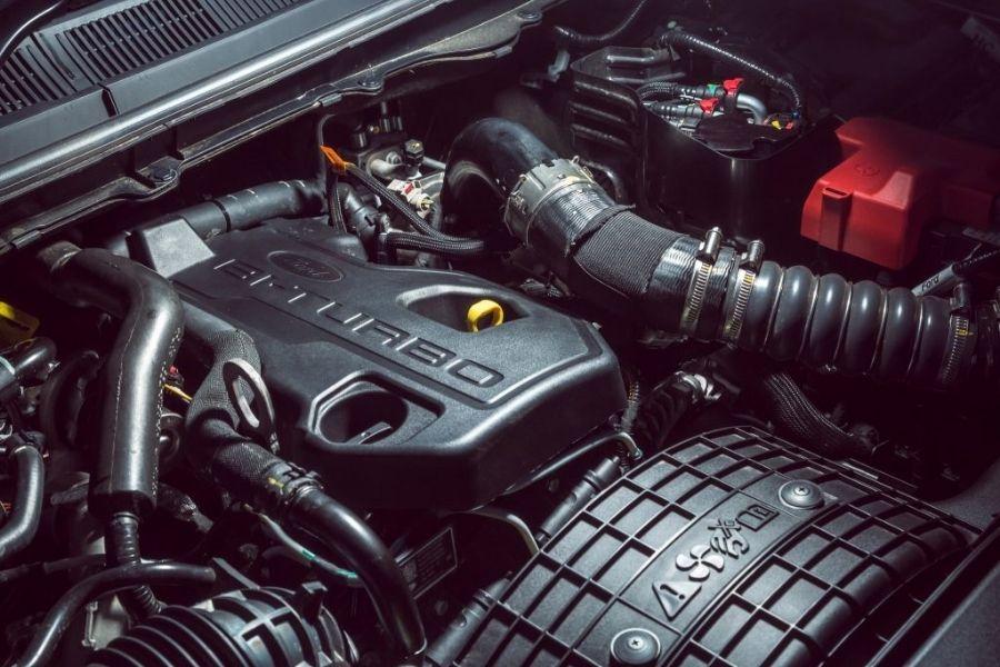A picture of the Ford Everest's 2.0-liter Biturbo diesel engine.
