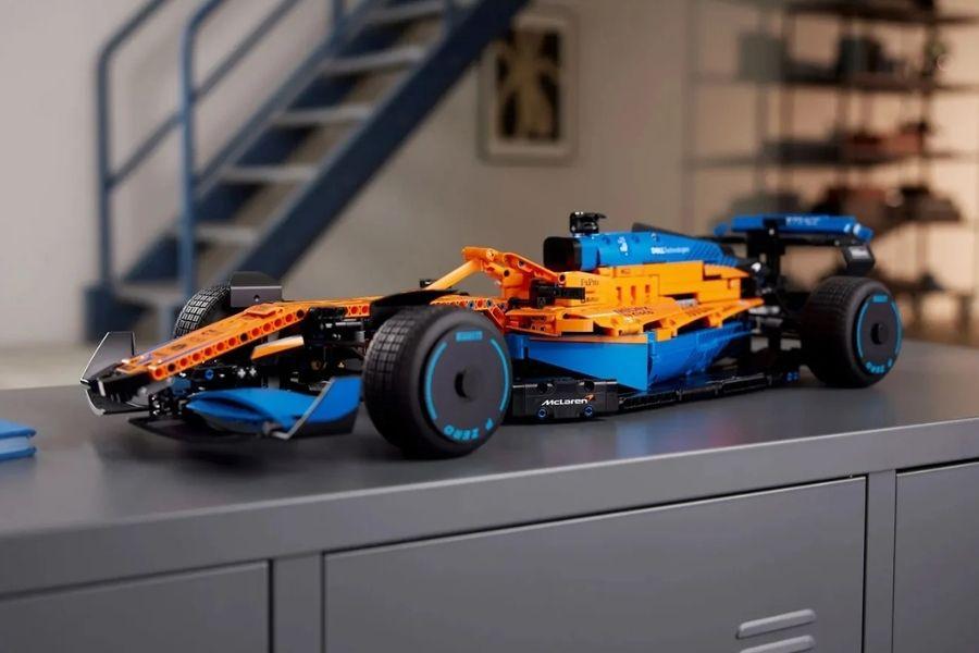 McLaren Formula 1 race car gets a Lego version