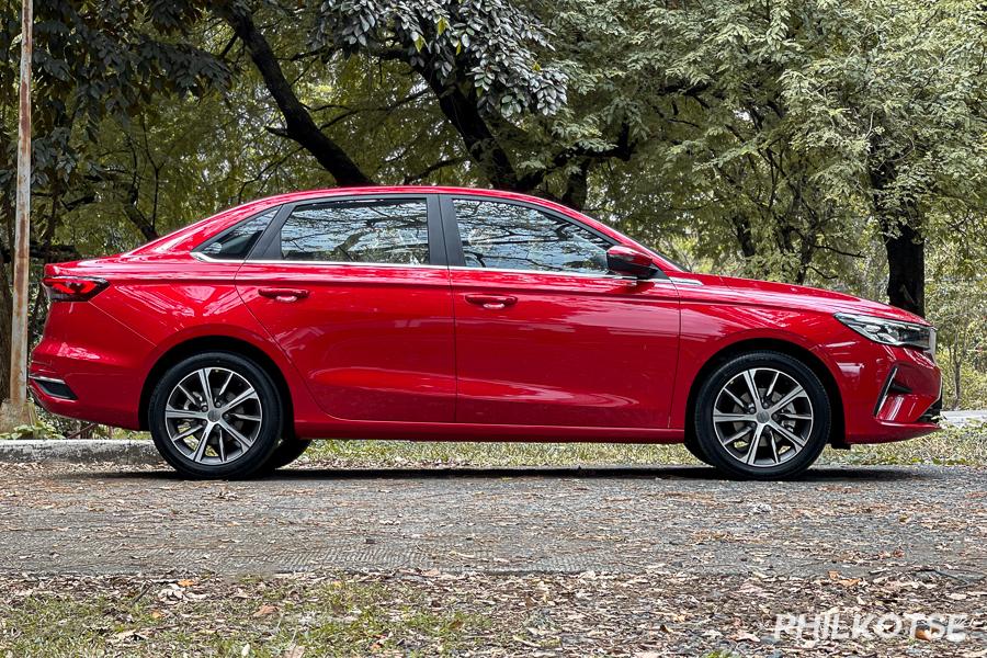 2022 Geely Emgrand side shot