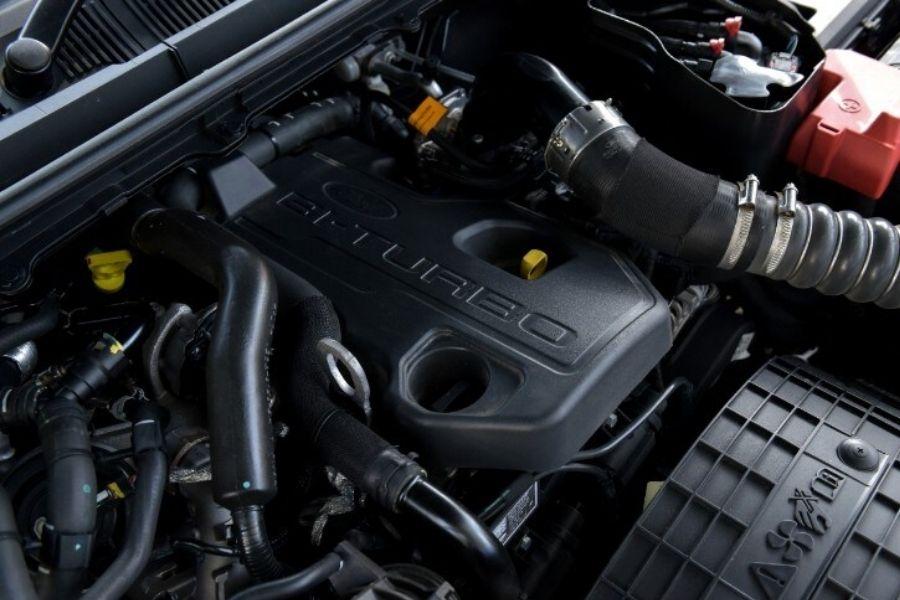 A picture of the Ford Ranger Raptor Biturbo's engine.