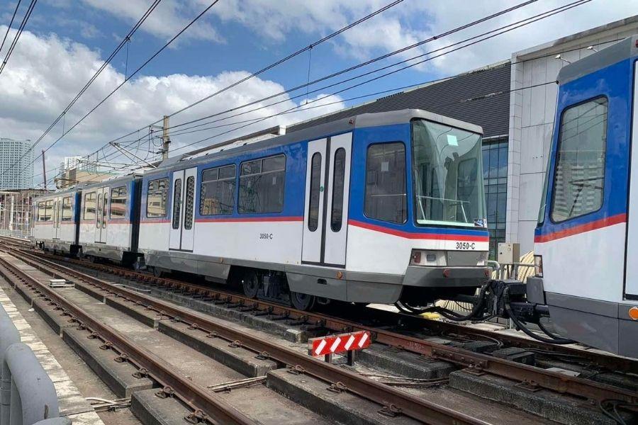 Female passengers get free MRT-3, LRT-2 rides today 