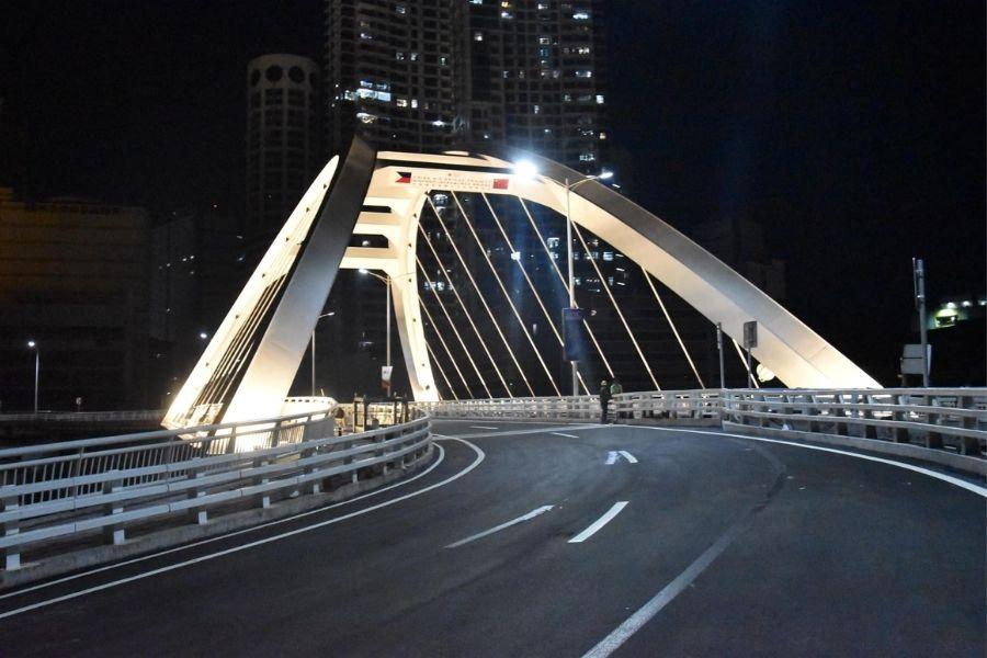 Duterte inaugurates P3.39-billion Binondo-Intramuros Bridge 