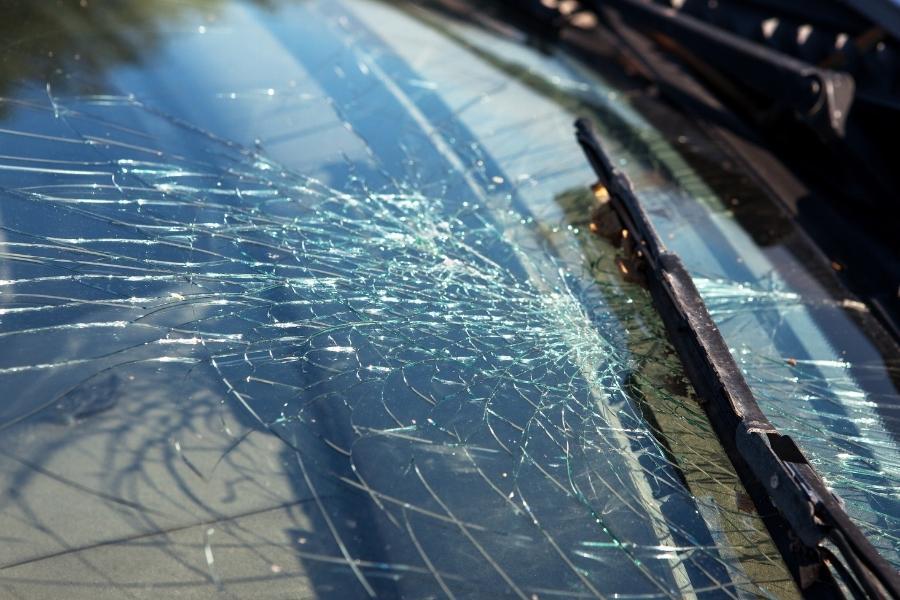‘Can a car window’s glass shatter without being hit?’ [Newbie Guide]