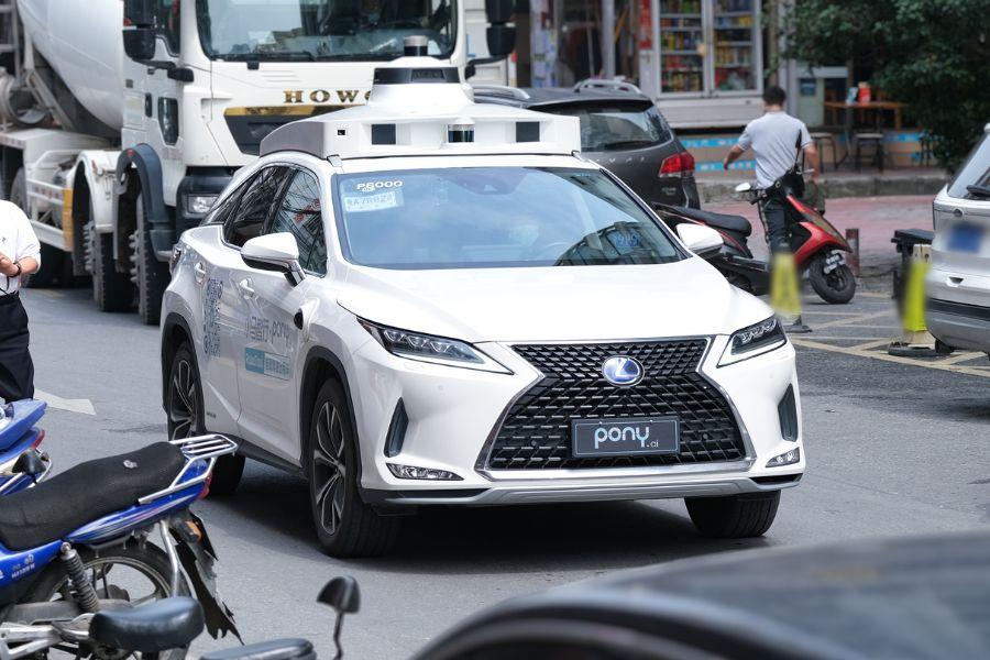 Driverless robotaxi gets clearance to use public roads in China