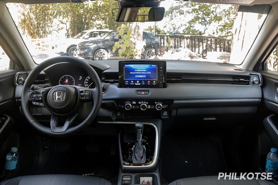 A picture of the Honda HR-V V Turbo's cockpit