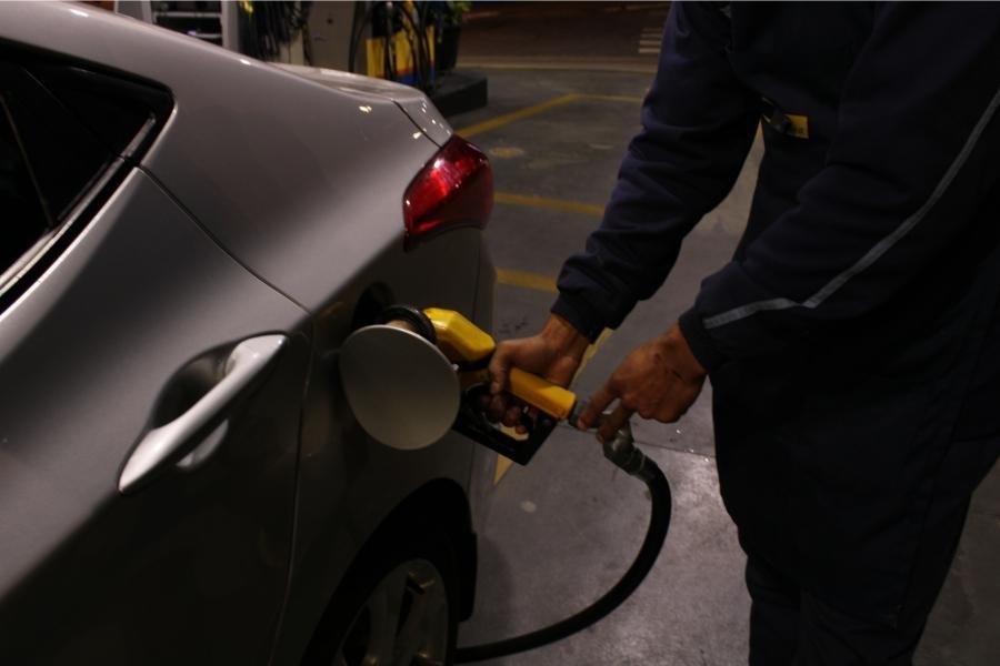 Gasoline prices seen to soar by P4 per liter this week 