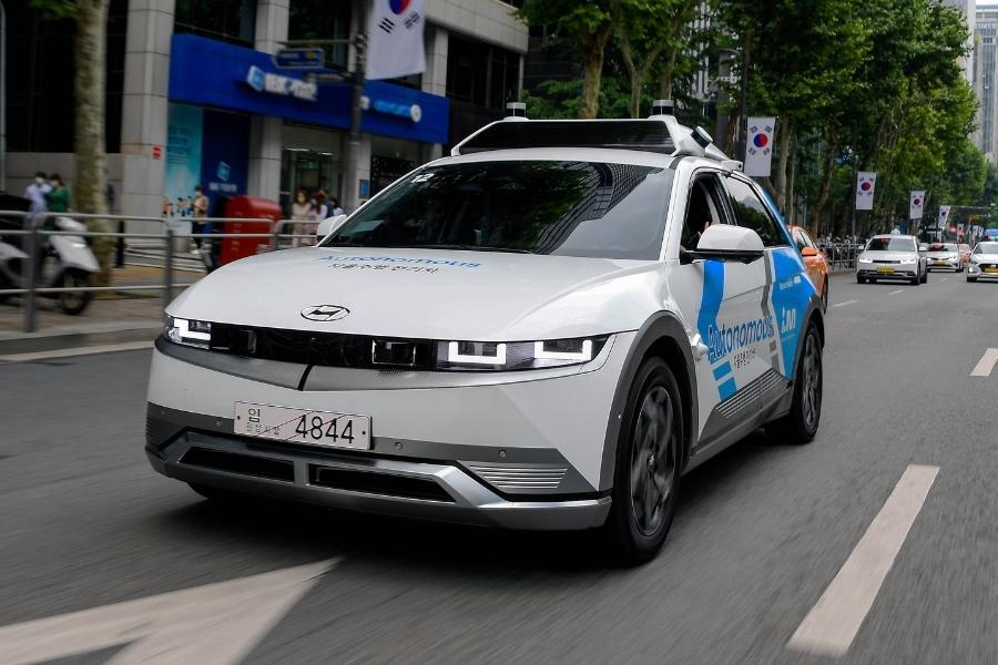 Hyundai’s self-driving RoboRide taxi ready for Gangnam’s streets