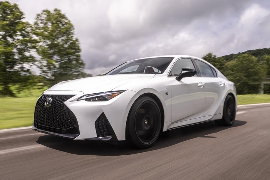 Lexus IS, RX, and LS on display at Power Plant Mall this week