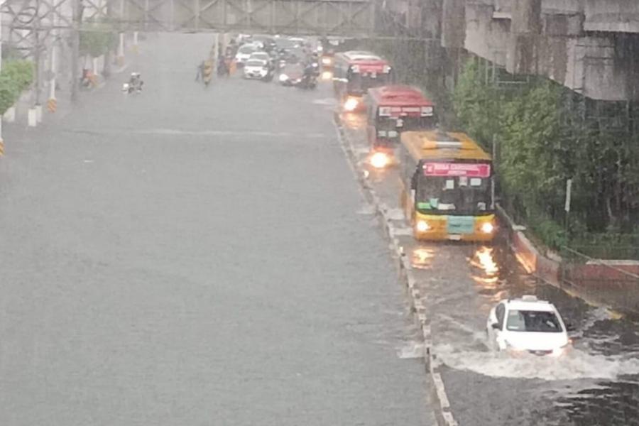 EDSA Santolan flyover flood due to trash, MMDA says