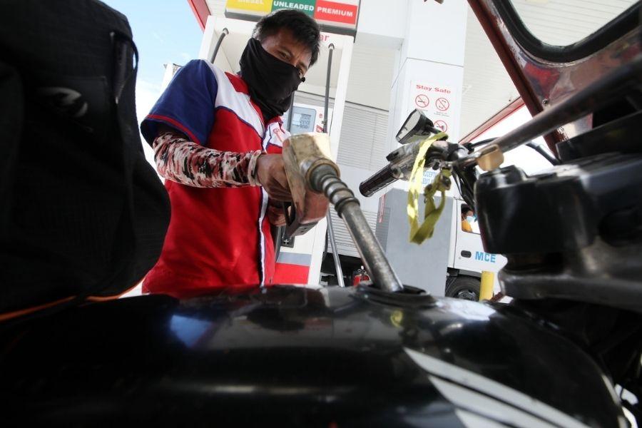 Fuel prices seen to go down by P4 next week