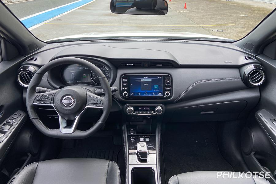 2023 Nissan Kicks interior dashboard