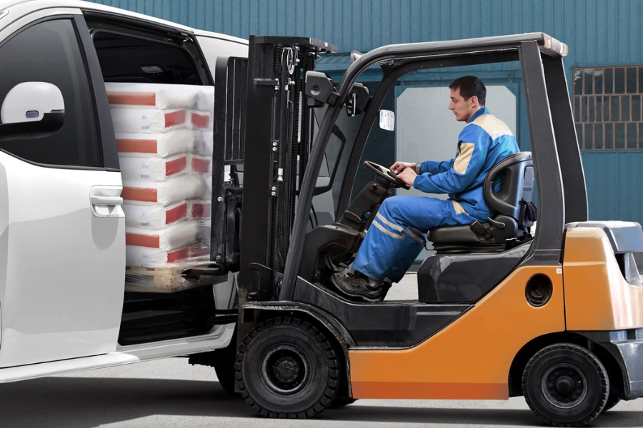 Which 2023 Hyundai Staria variant should you buy? Guide]