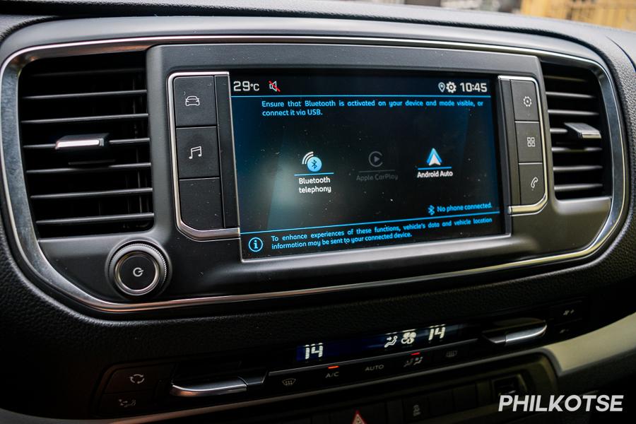 A picture of the Peugeot Traveller's headunit