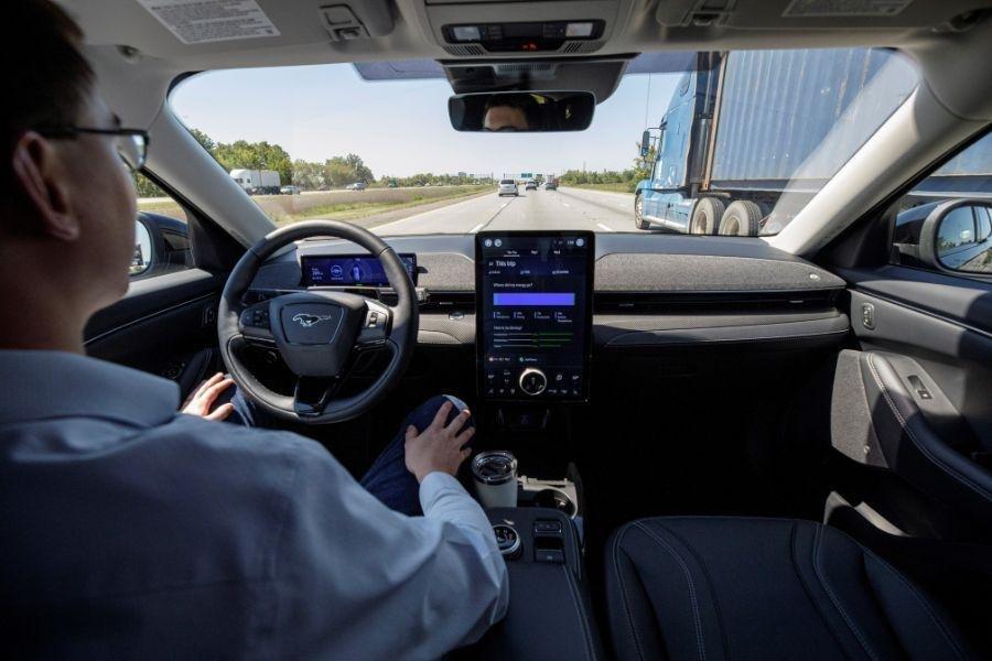 Ford’s BlueCruise driver assist to come with hands-free lane changing