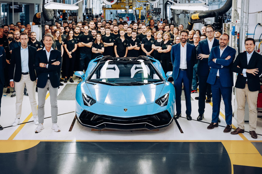 Lamborghini Aventador reaches curtain call as production ends