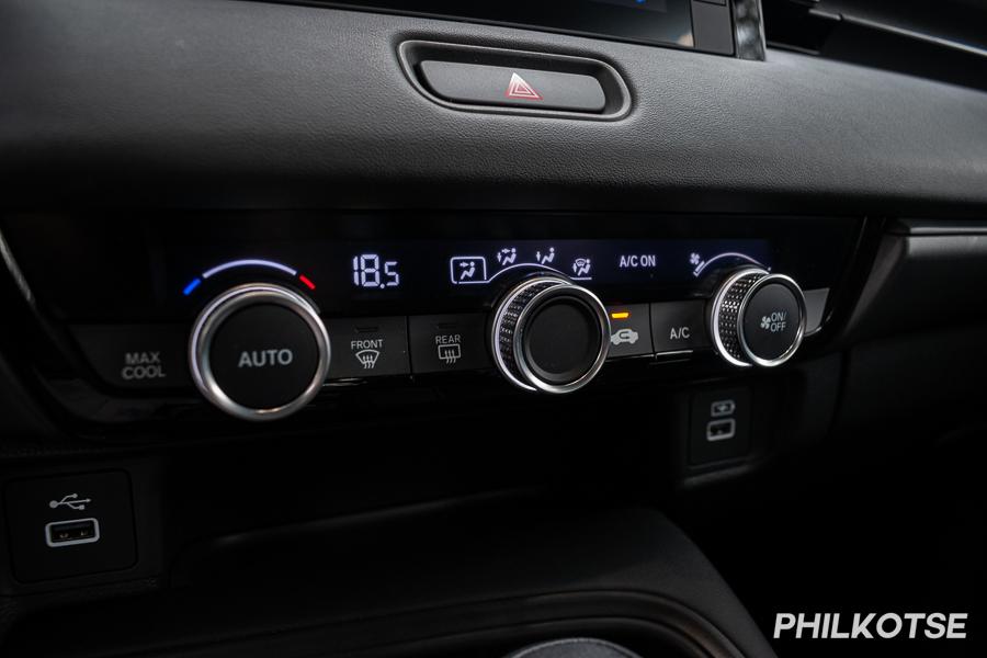 A picture of the HR-V S' AC knob controls