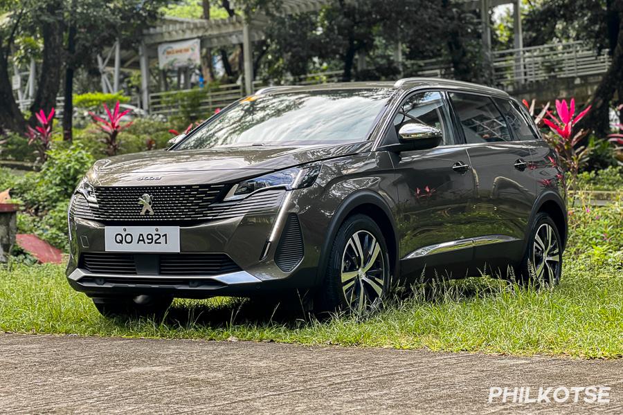 Peugeot 5008 front view