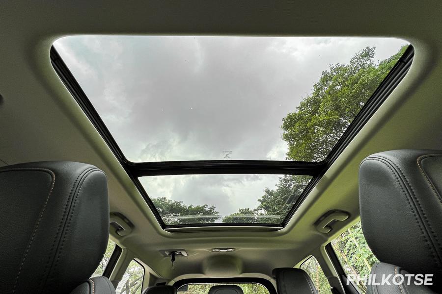 Peugeot 5008 panoramic sunroof