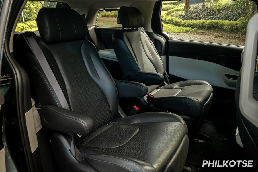 A picture of the Kia Carnival's captain seats