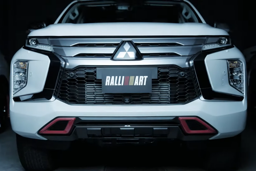 Mitsubishi showcases models equipped with Ralliart accessories