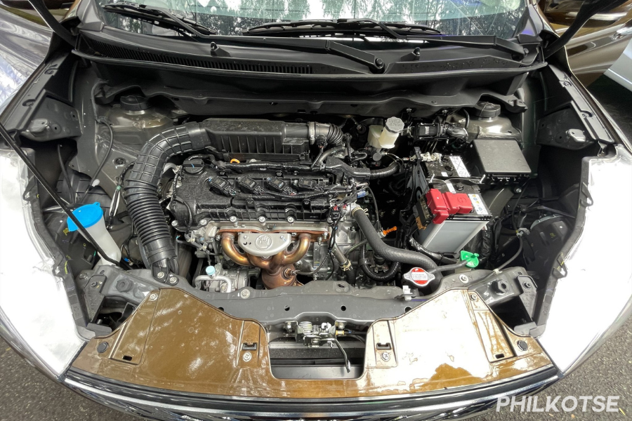 A picture of the Suzuki Ertiga Hybrid's engine.