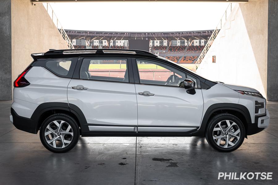 Mitsubishi Xpander Cross from the side