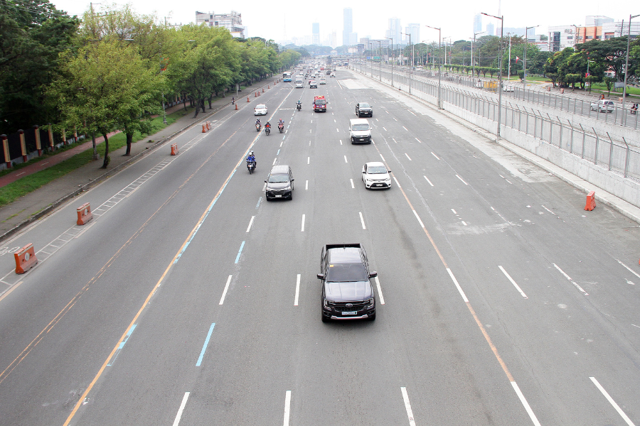 MMDA to open Commonwealth Avenue motorcycle lane next month: Report