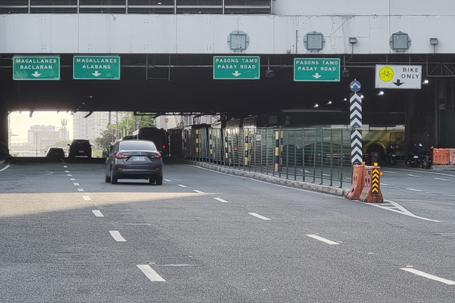 Private vehicles can use old bus lanes on EDSA-Ayala southbound