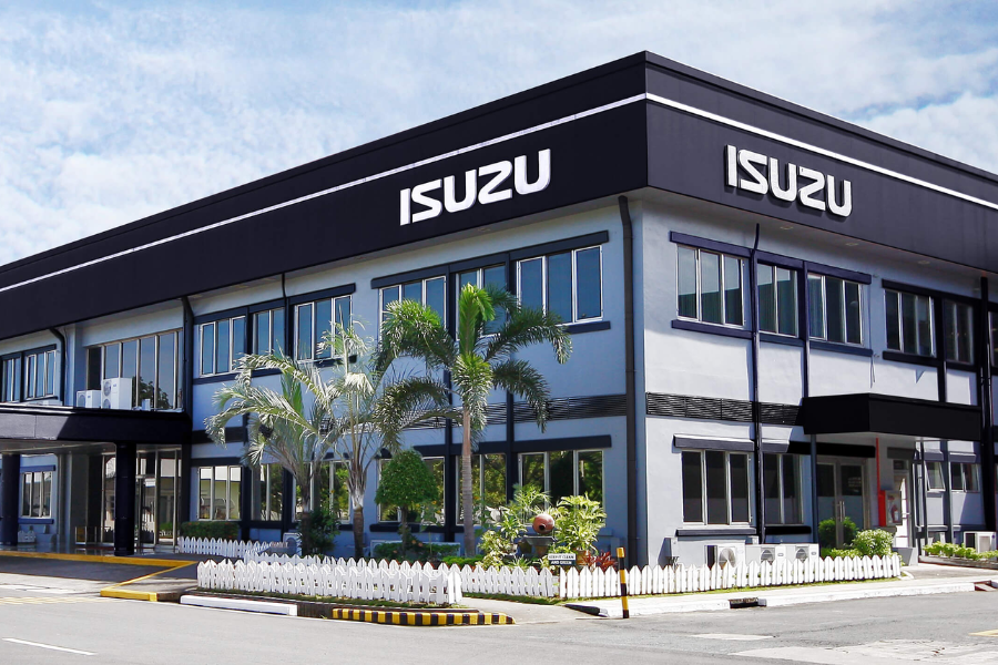 Isuzu PH donates P250,000 to National Kidney and Transplant Institute