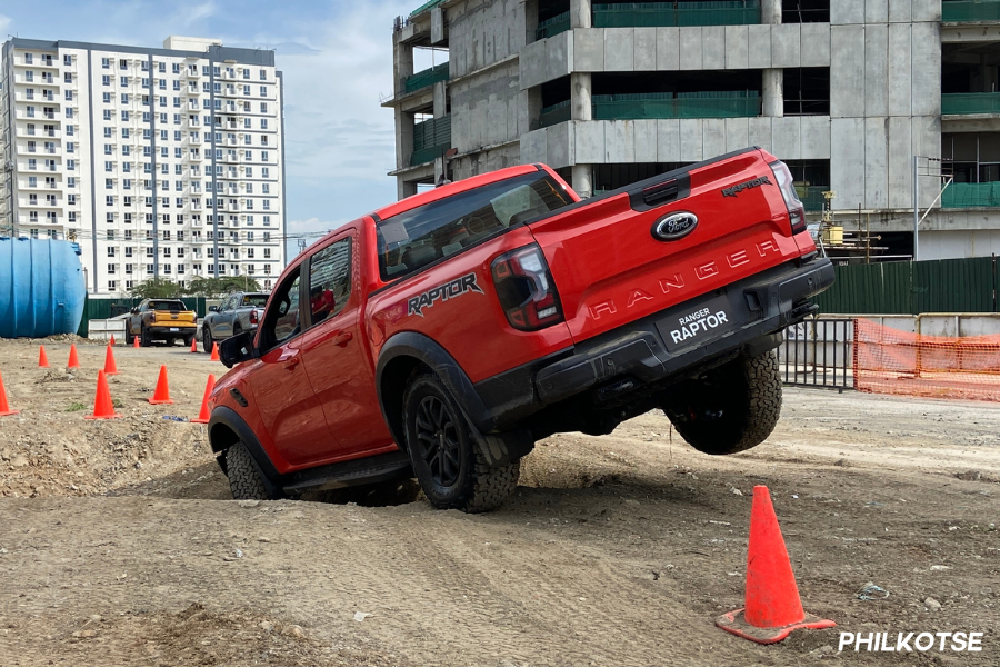 2023 Ford Ranger Raptor potholes