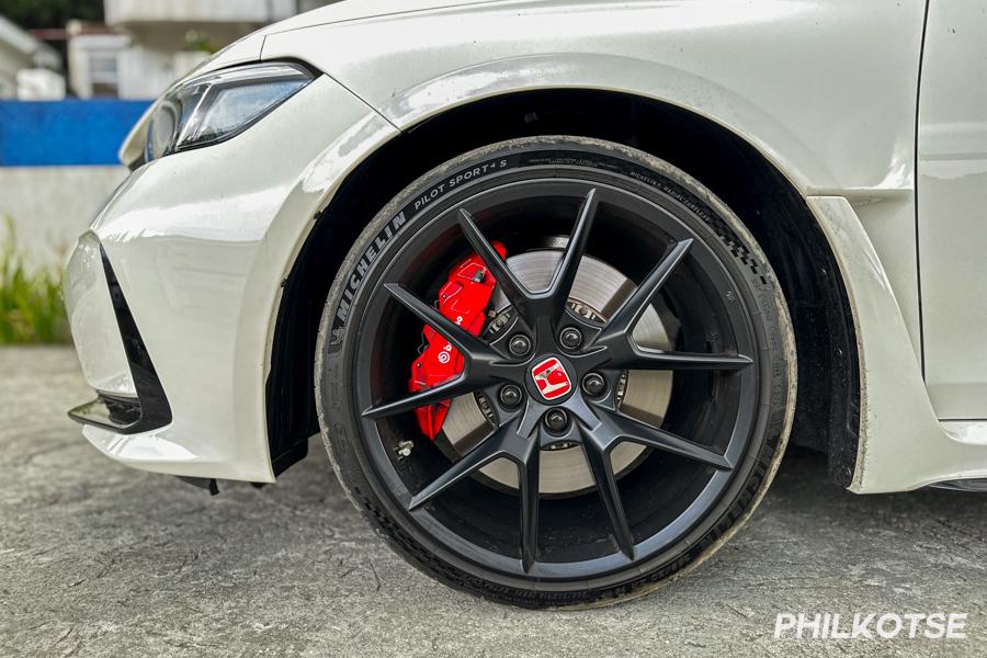 A picture of the Civic Type R's front wheels.